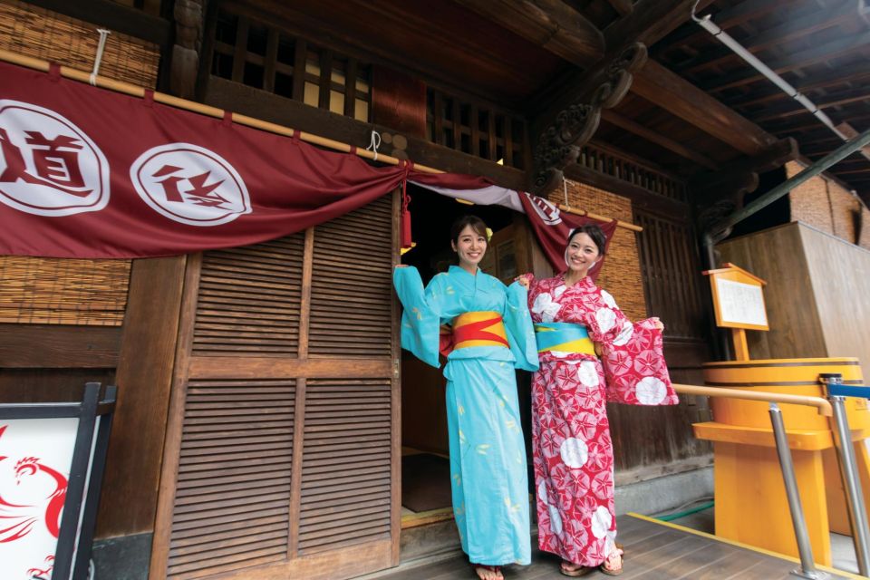 浴衣をレンタルするのも楽しい（2021年1月現在の道後温泉本館）