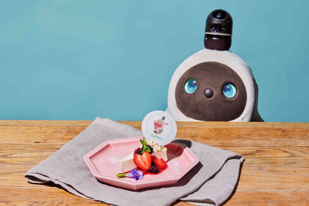 「3種のベリーのチーズケーキ with LOVOT」1980円