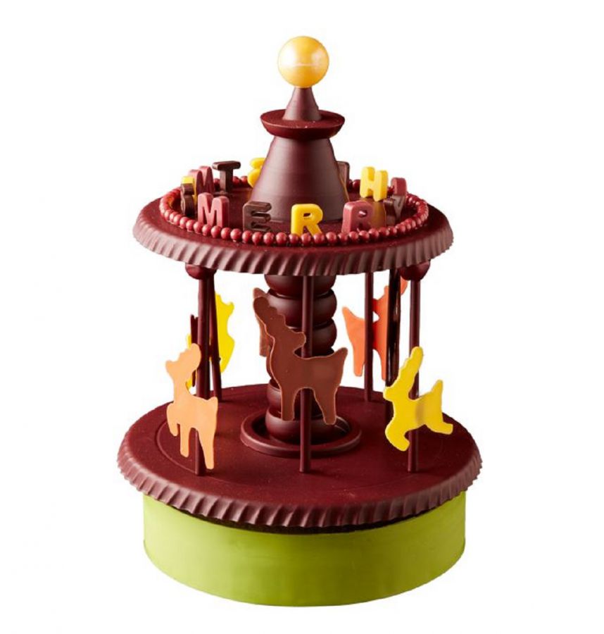 「メリーゴーランド」　直径 23cmｘ高さ30cm　(ケーキ部分直径20cmｘ高さ4cm)