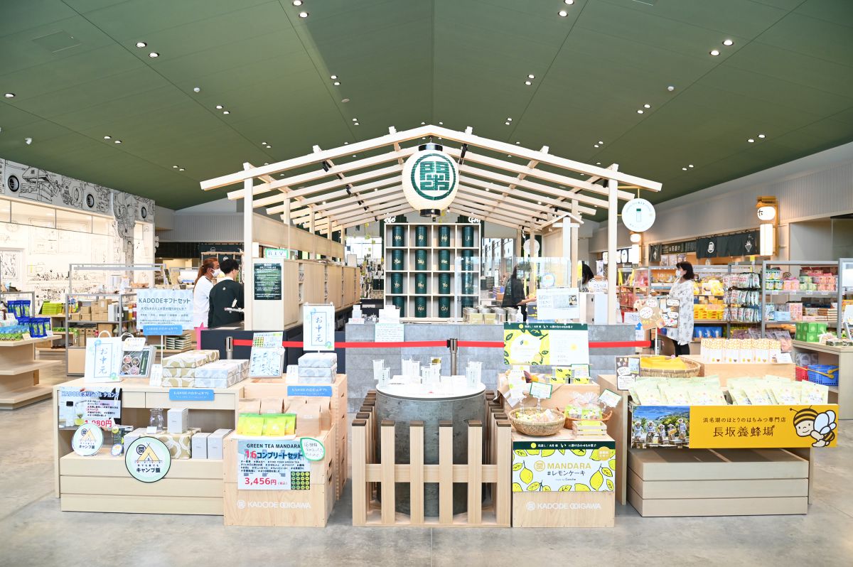 屋根の骨組みがあるところが緑茶B.I.Y.スタンド