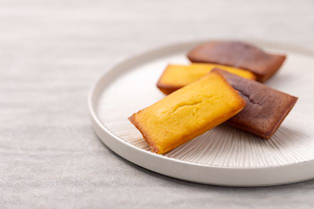 「お芋のフィナンシェ」各種1個220円、6個入り1320円、20個入り3850円