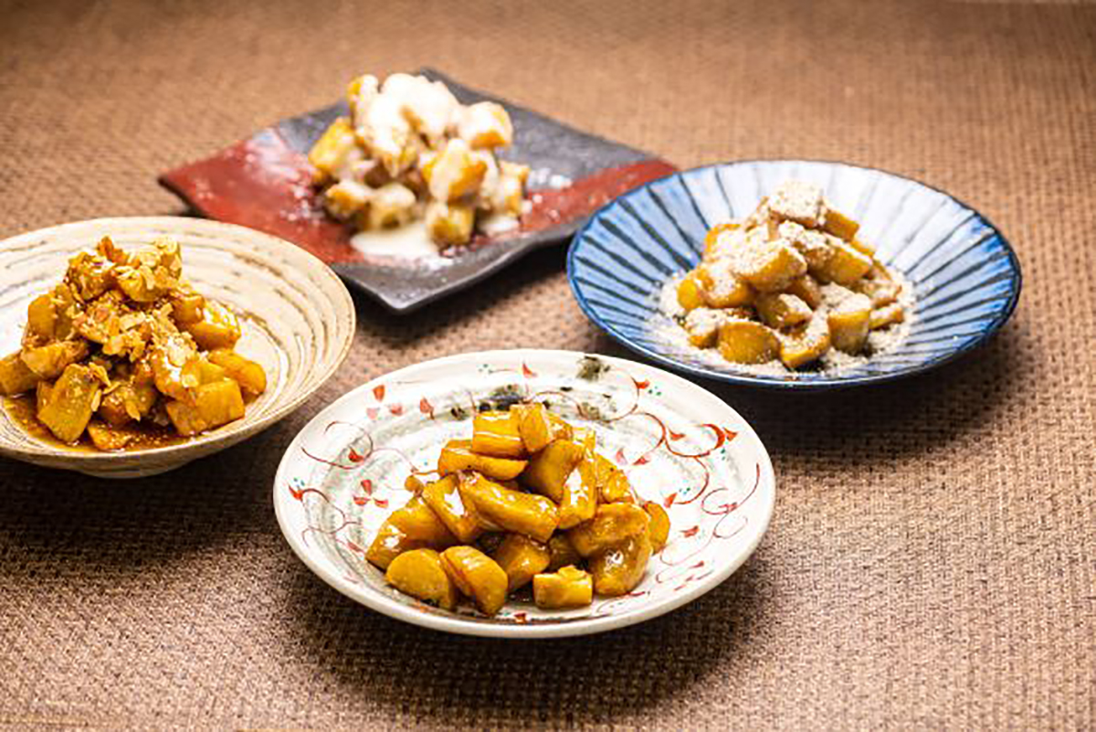 おとなの大学芋　フレーバー各種 100g250円、 4種類の食べ比べセット 100g×4種950円 （手前）芋密クラシック　（左）甘糖楼シナモン （右）黒胡麻きな粉　（奥）淡雪塩レモン