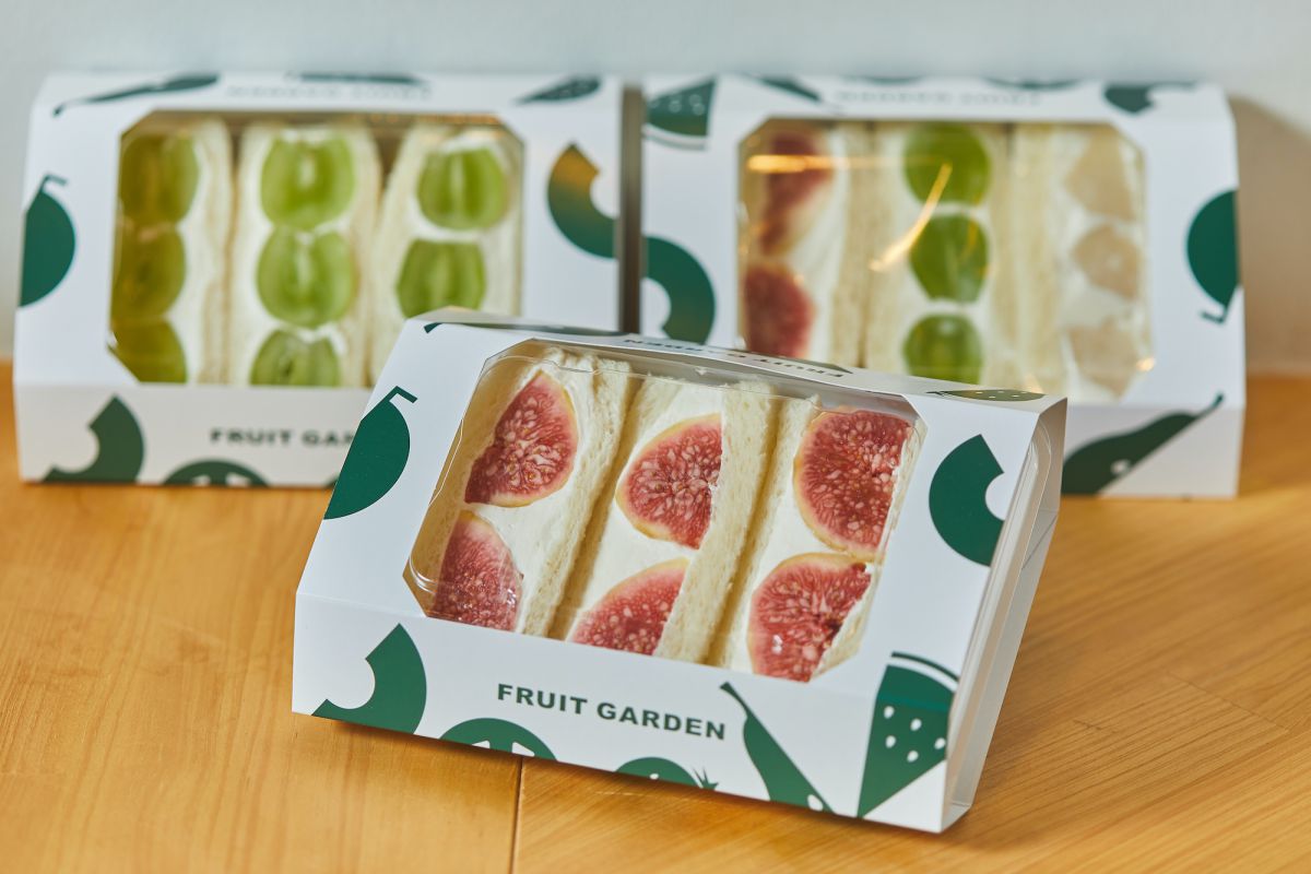 いちじくサンド790円、シャインマスカットサンド980円（時価につき値段の変動あり）