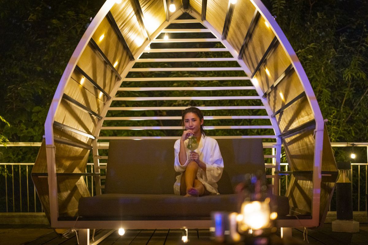 プレミアムエリア「ワレア」事前予約制・1組につき＋2万円（税・サービス料込）※アート外気浴体験は不可