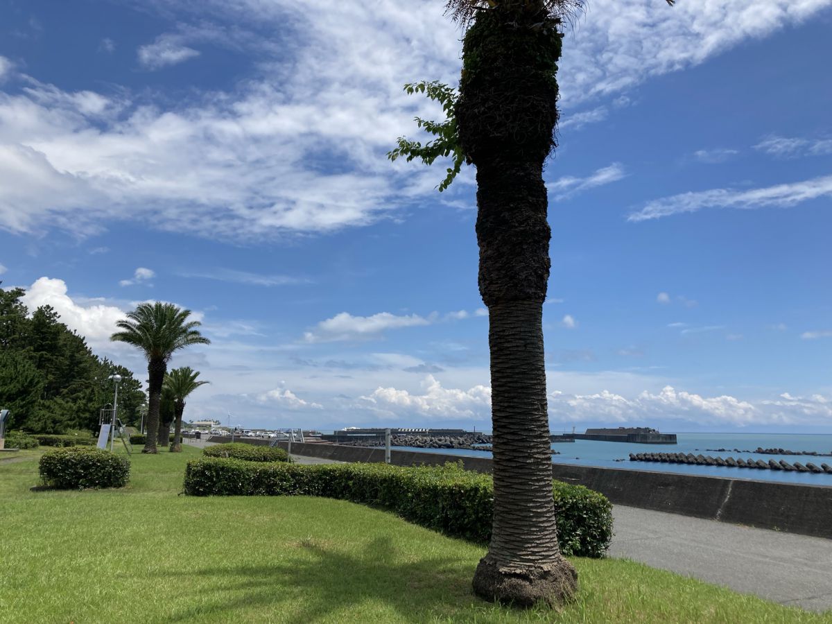 HUT PARK 用宗の前はすぐ海