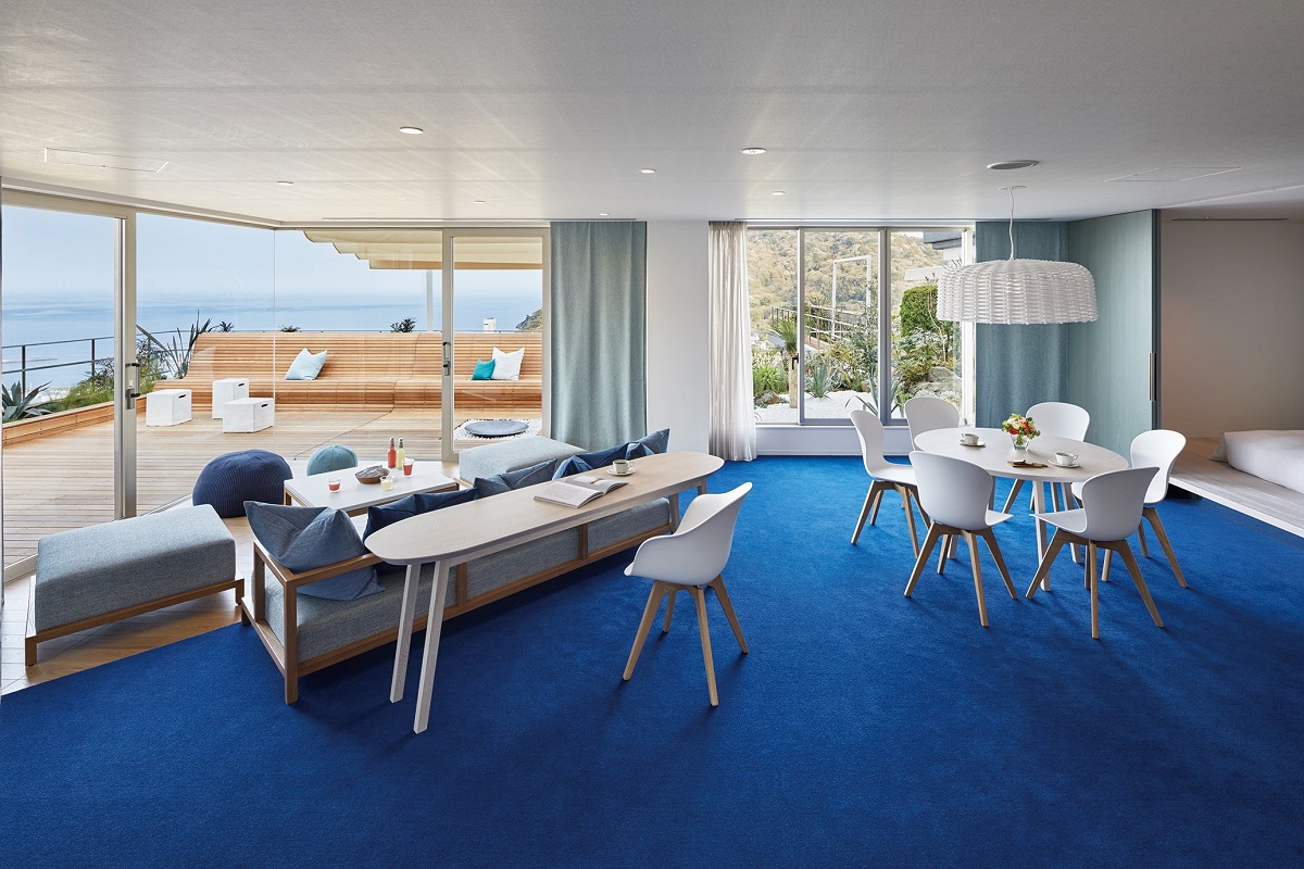 相模湾を一望で きるテラスリビングスイート