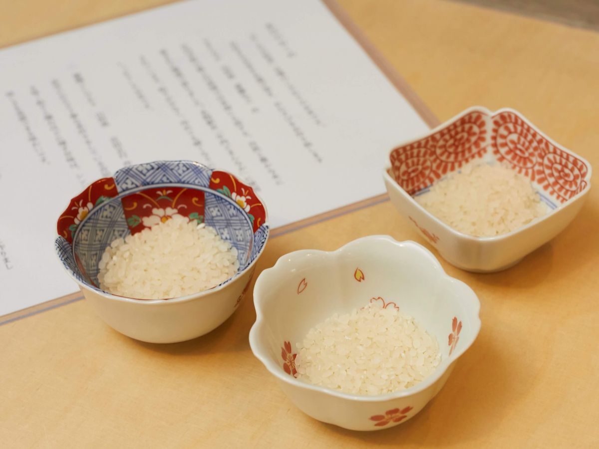 (左から)山形県産「どまんなか」・山形県産「こしひかり」・北海道産「ゆめぴりか」。10日~2週間ほどで種類が替わります