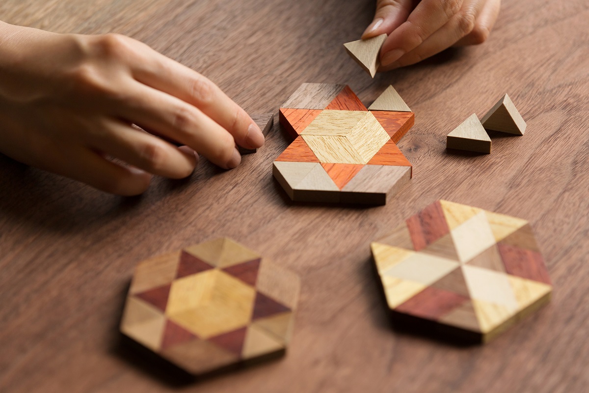 寄木細工のルーツを学んだり、クラフト体験もできます