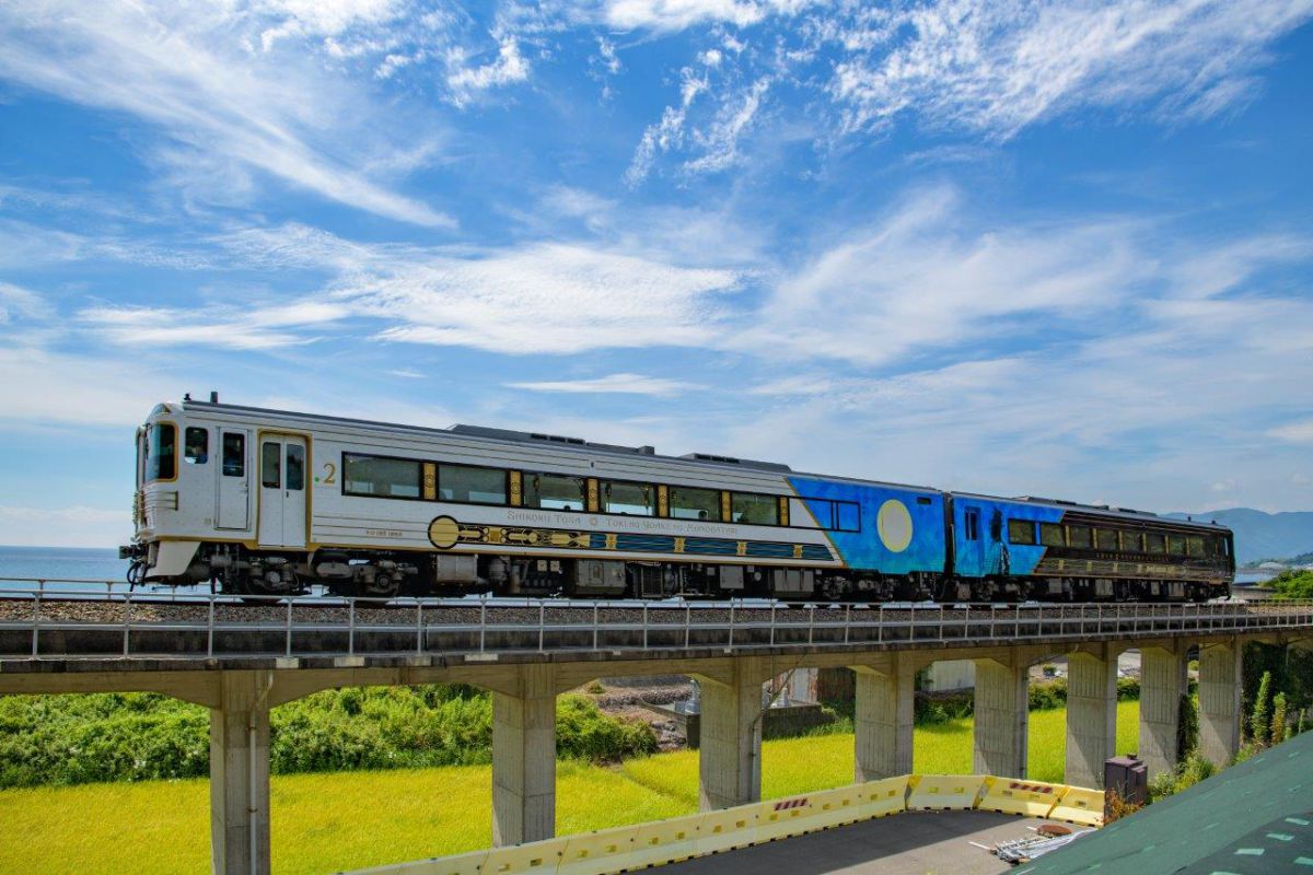 高知の人気観光列車「志国土佐 時代（トキ）の夜明けのものがたり」が期間限定で特別運行！