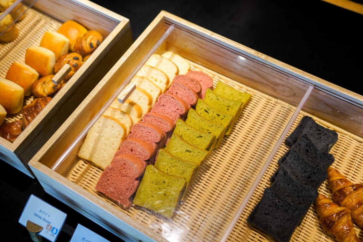 ビーツや竹炭、抹茶など色とりどりのブレッド