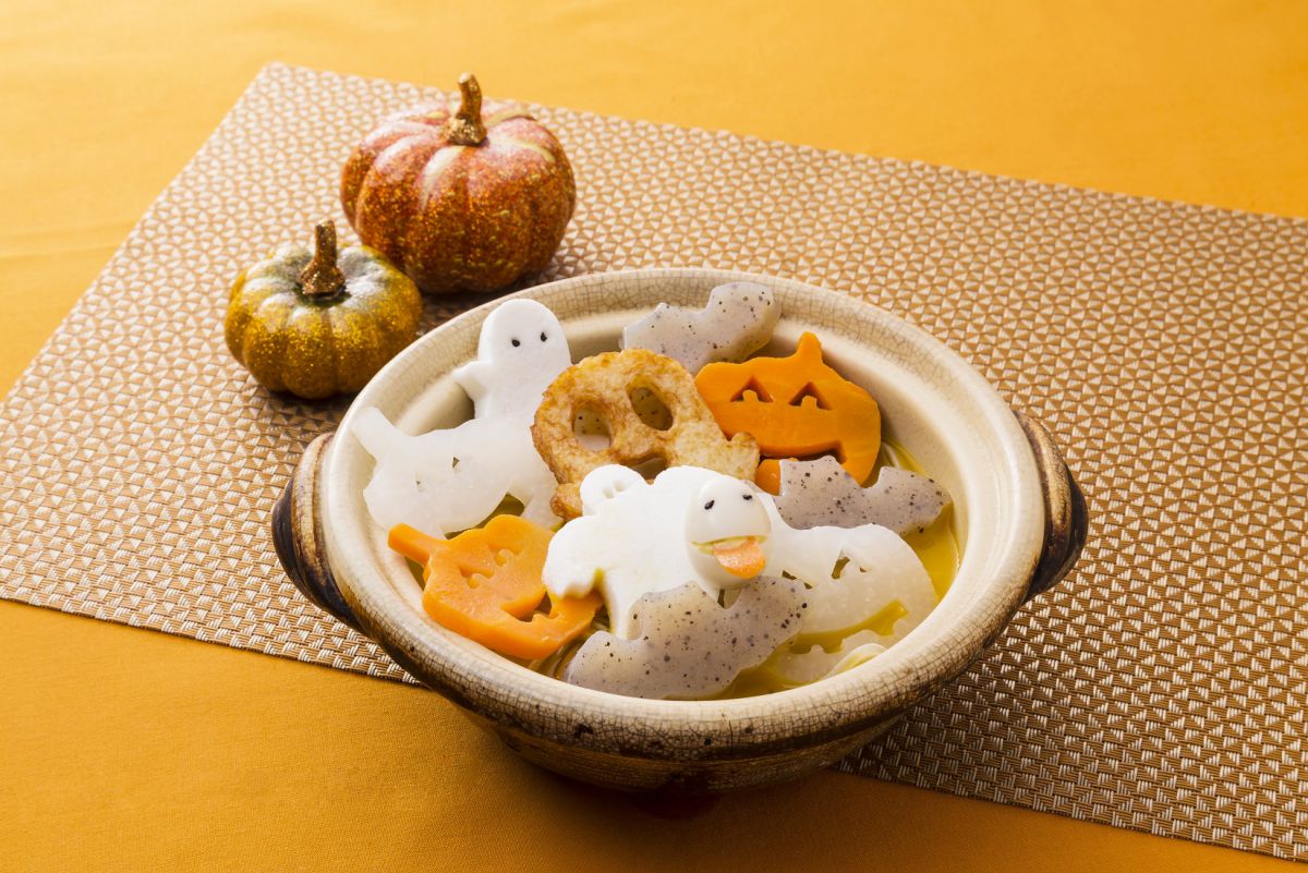 ハロウィンおばけ鍋2310円（小松庵総本家／イーストヤード7階）