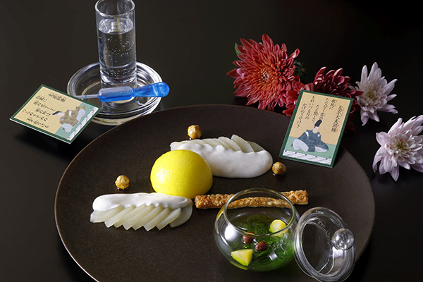 「秋風に　たなびく雲の　たえ間より　もれいづる月の　かげのさやけさ」左京大夫顕輔