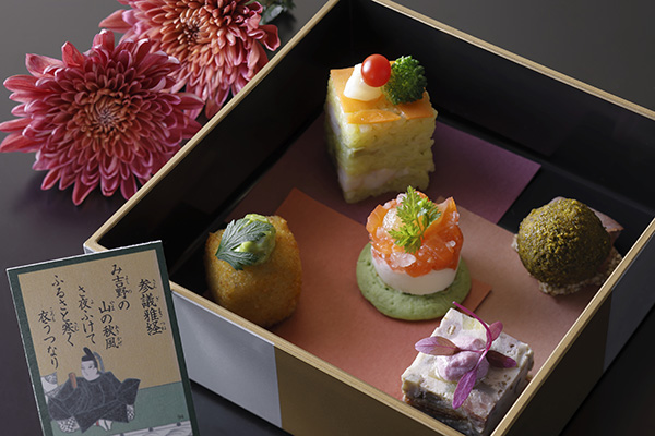 「みよしのの　山の秋風　さ夜ふけて　ふるさと寒く　衣うつなり」参議雅経