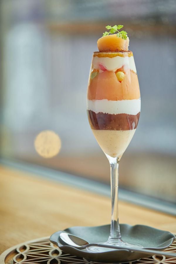 桃のティラミス800円