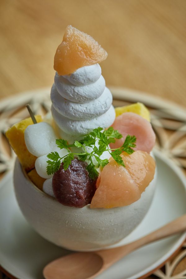 桃とおだんごのパフェ1250円 ドリンクセット1550円
