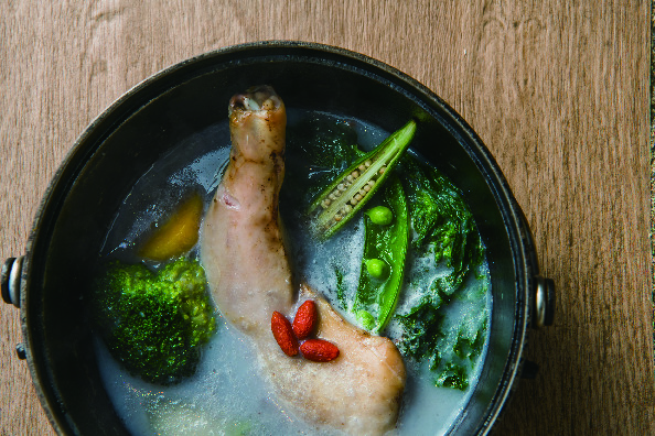 北海道中札内田舎どりと根菜の参鶏湯