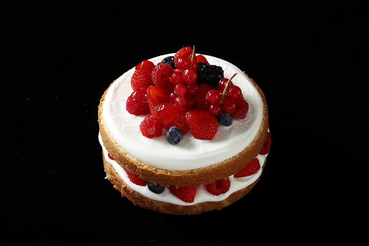 Marriott Christmas Shortcake〈大〉￥5,000〈小〉￥3,500 マリオットクリスマス ショートケーキ [大5号　高さ10cm×直径15cm] [小4号　高さ10cm×直径12cm]