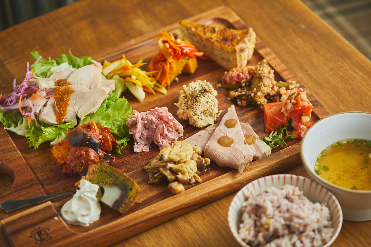 スペシャルデリプレート1500円（雑穀米かフォカッチャを選べます）