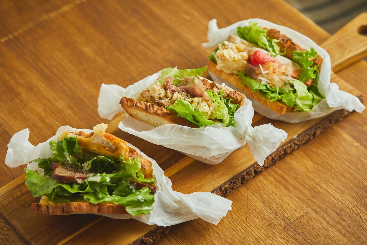 ポテトサラダ380円、スイートチリ、ベーコンチーズ各480円