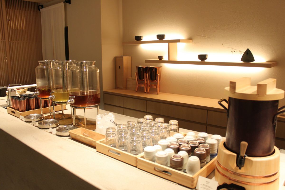 タンブラーに注いでお部屋へ持って行けるのもうれしいサービス