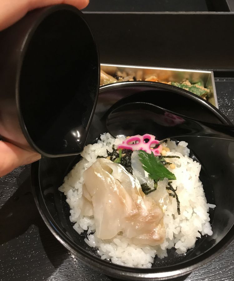 シェフ特製の朝食「出汁茶漬け」は早くも名物に