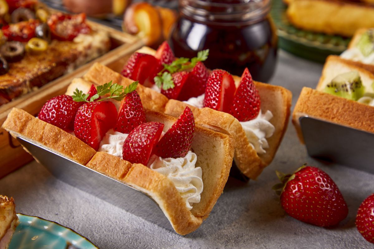 ホイップクリームをそっと挟んだ 季節のフルーツサンド