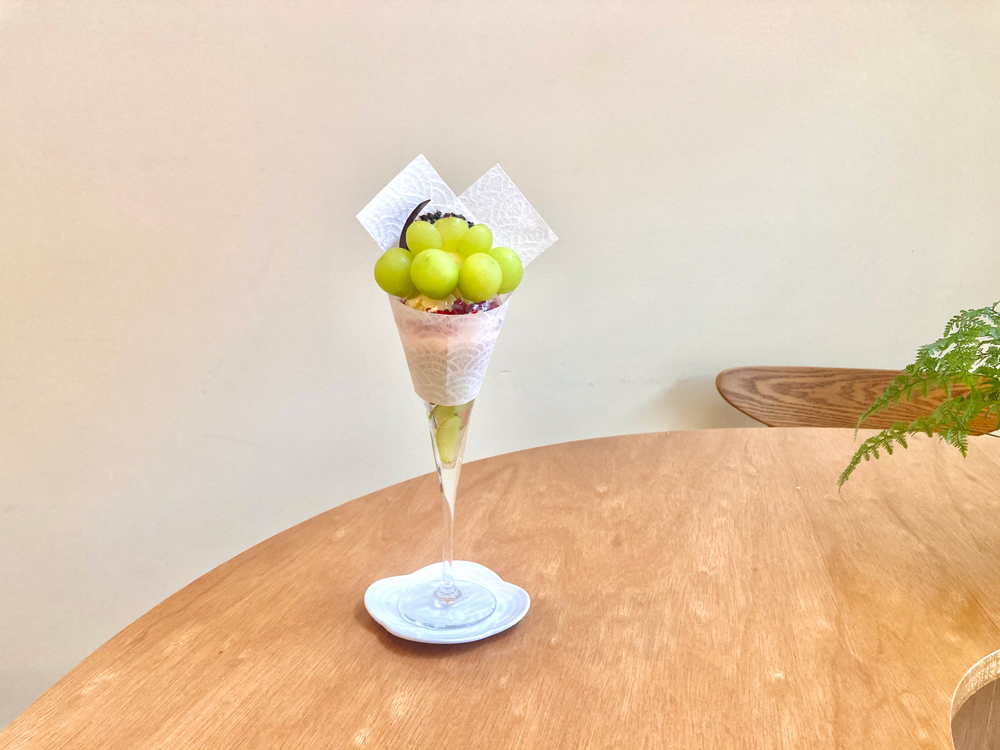 「くくりひめの嫁入り　シャインマスカット」単品1650円、ドリンクセット2150円