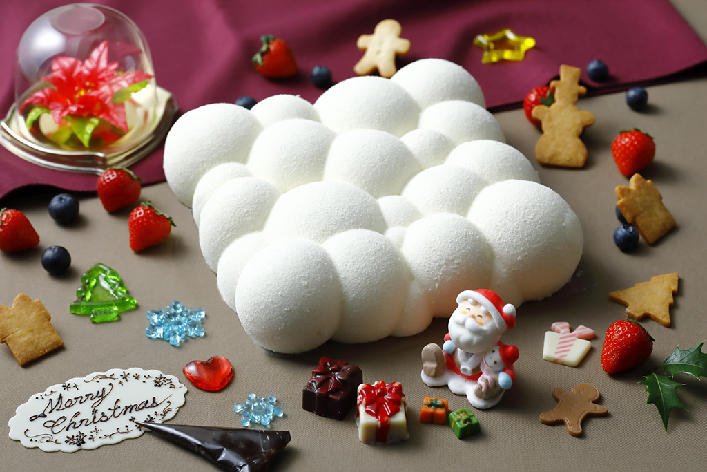 「プレザント～Pleasant～」　20cm×20cm（7号）　7500円　付属の飾り： 飴細工、砂糖細工（サンタクロース）、クッキー、フルーツ（苺・ブルーベリー）、ボンボンショコラ、チョコレートプレート、チョコペン※チョコレートプレートは無地の状態でお渡し