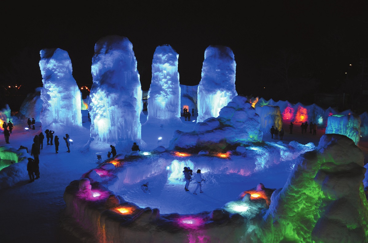 ひとつひとつ違う雰囲気の氷のオブジェは感動がいっぱい