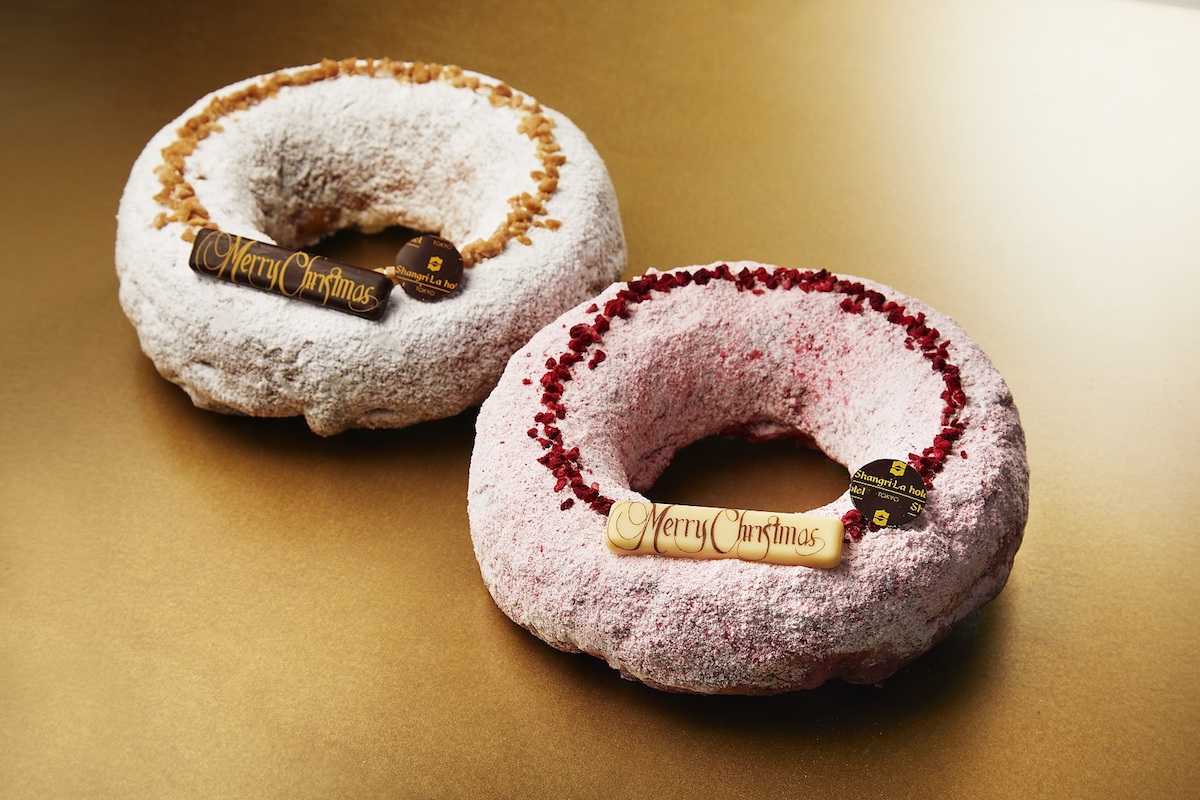 「シュトーレン」(直径18cm) 左：メープル4500円 　右：ルビーチョコレート4800円