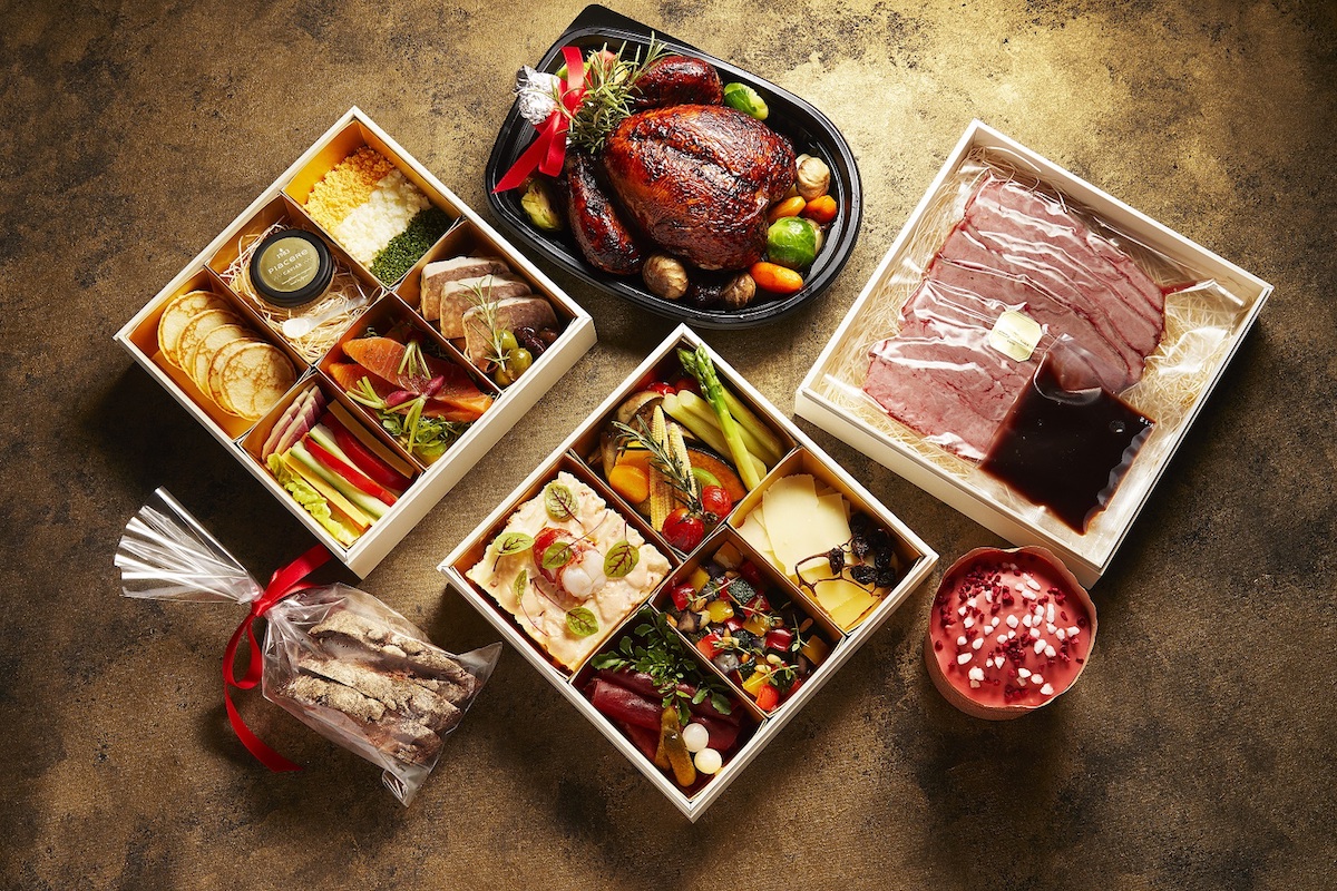 「クリスマステイクアウトディナーコース」若鳥のローストセット　4万8600円、秋川牛のローストセット5万9400円