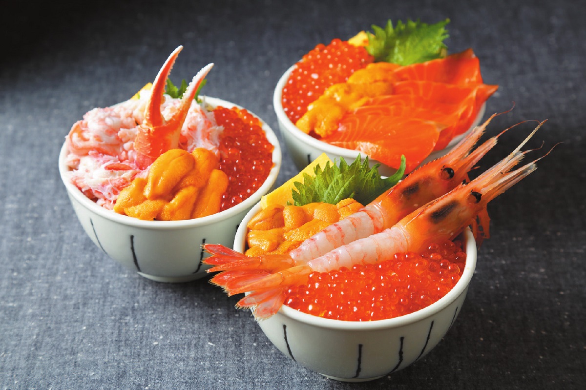 生ウニも同料金で選べるのが嬉しい。名物「元祖わがまま丼”(1,500円～)」