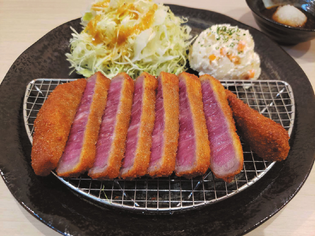 ランチで大人気の「牛かつ御膳 並(1,400円)」。柔らかい赤身と濃厚な脂で大満足できます