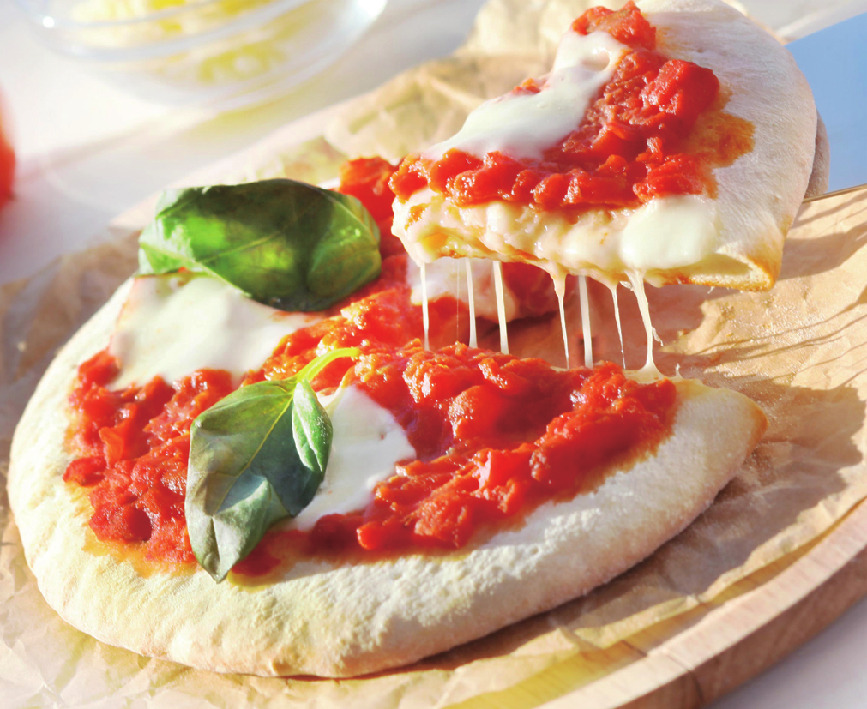 手作りチーズが とろ～り自家製 ピザ(864円）も美味しそう