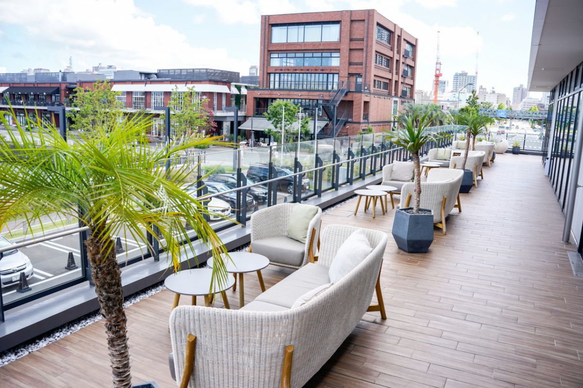 「Larboard」テラス席