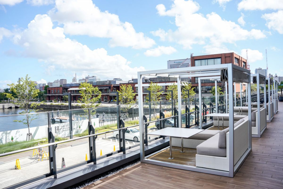 Pier-nicは「Larboard」のテラス席で食べても気持ちよさそう