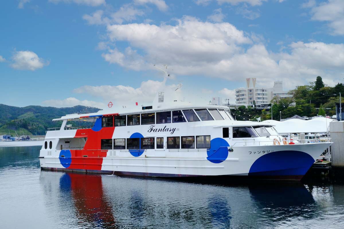 湾内を一周する爽快クルーズ