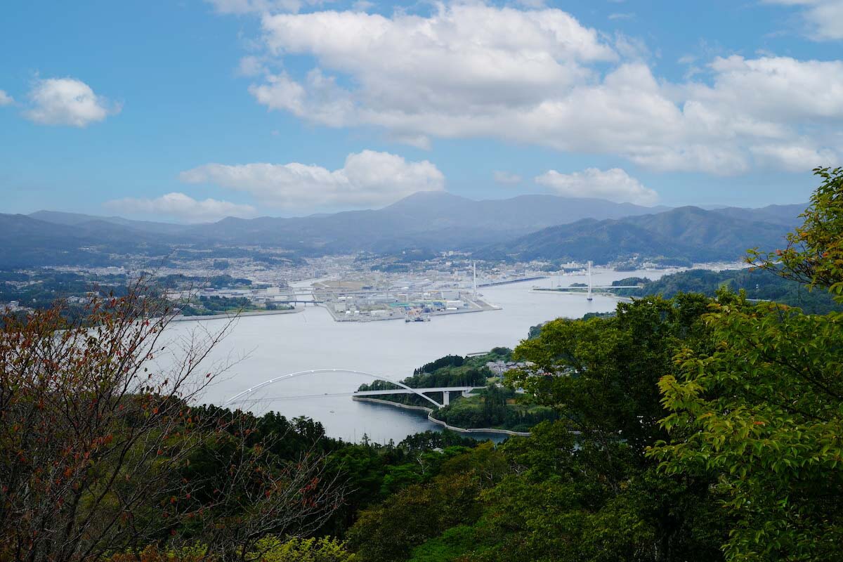 気仙沼大島大橋も眼下に見える