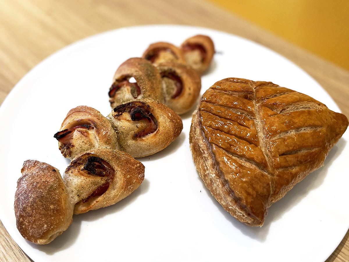 左から「トラディション・エピ」390円、「ショソンオフレーズポム」440円