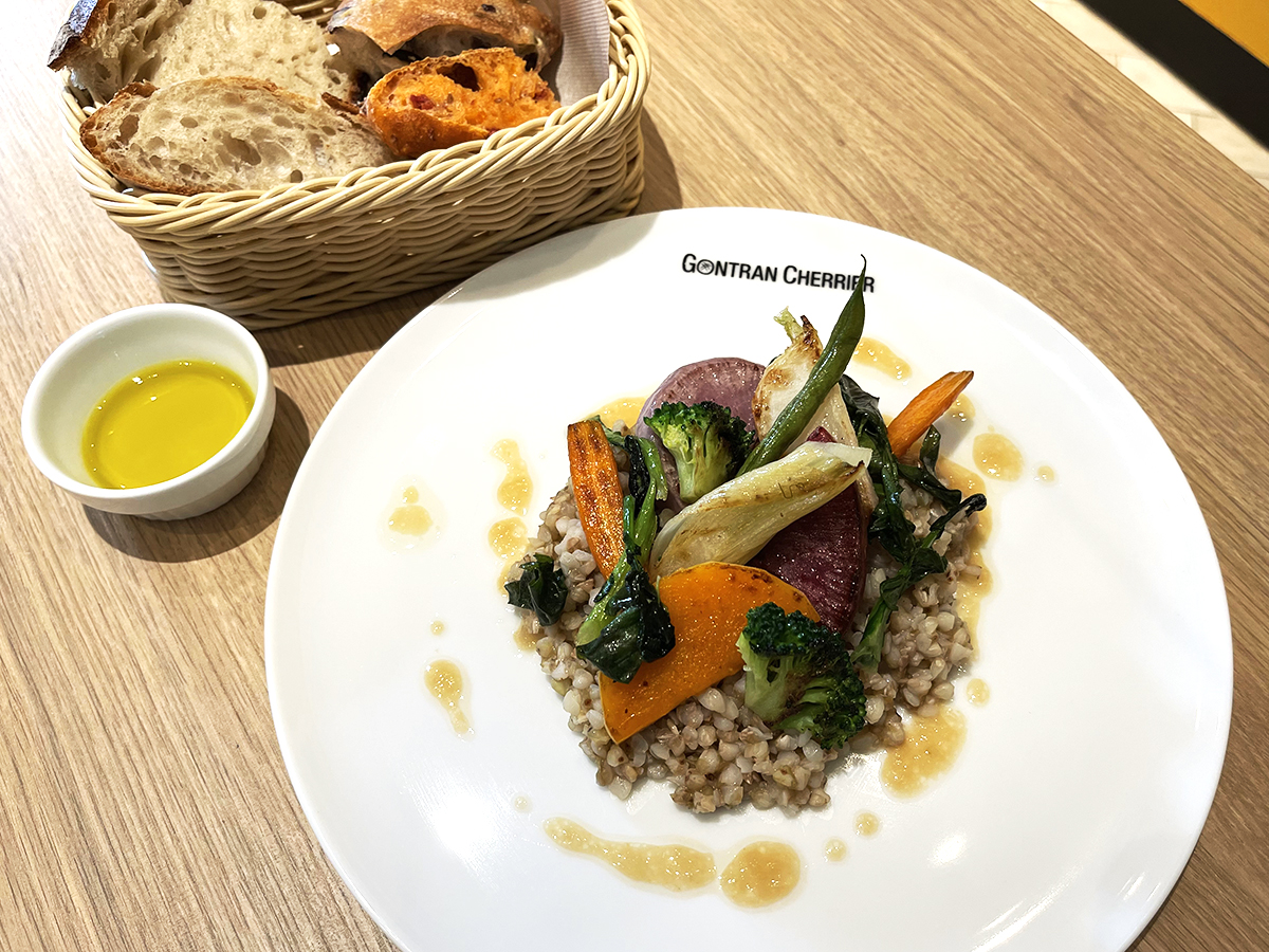 「そばの実のリゾット オーブンロースト野菜、味噌ビネガーソース」1630円