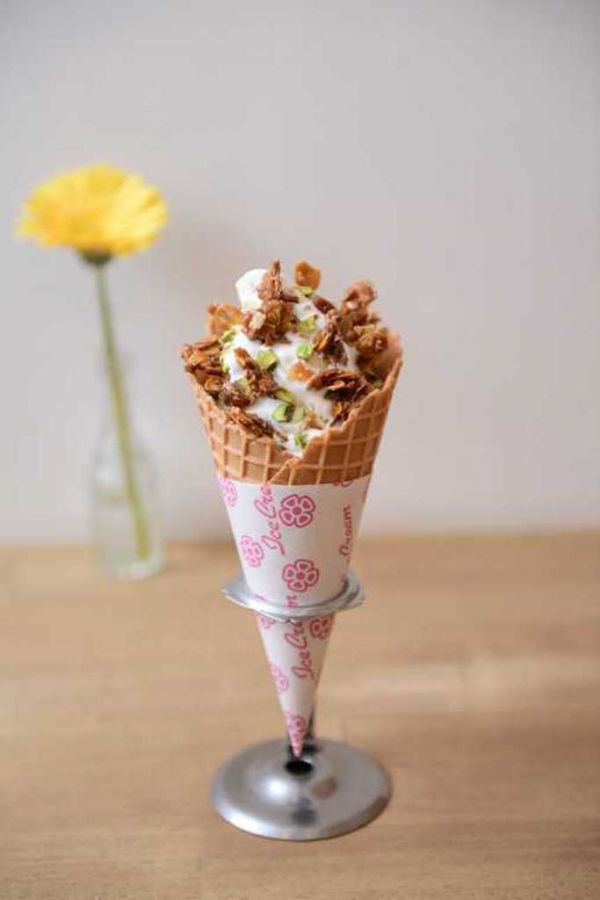 「ハチミツと3種のナッツ」のソフトクリーム 842円