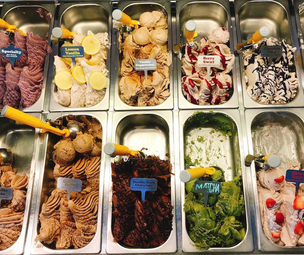 アイスクリームは2scoops500円、3 scoops 720円、4 scoops 900円