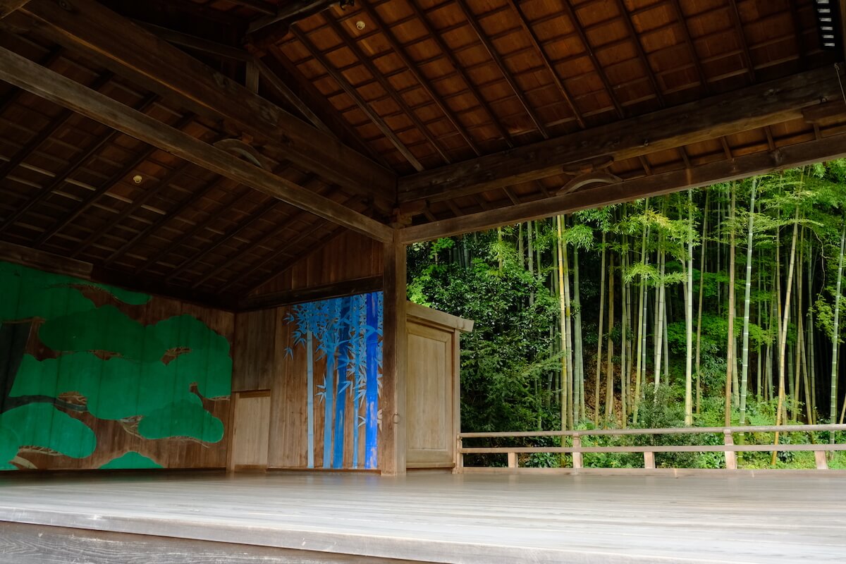 自然と一体となった舞台