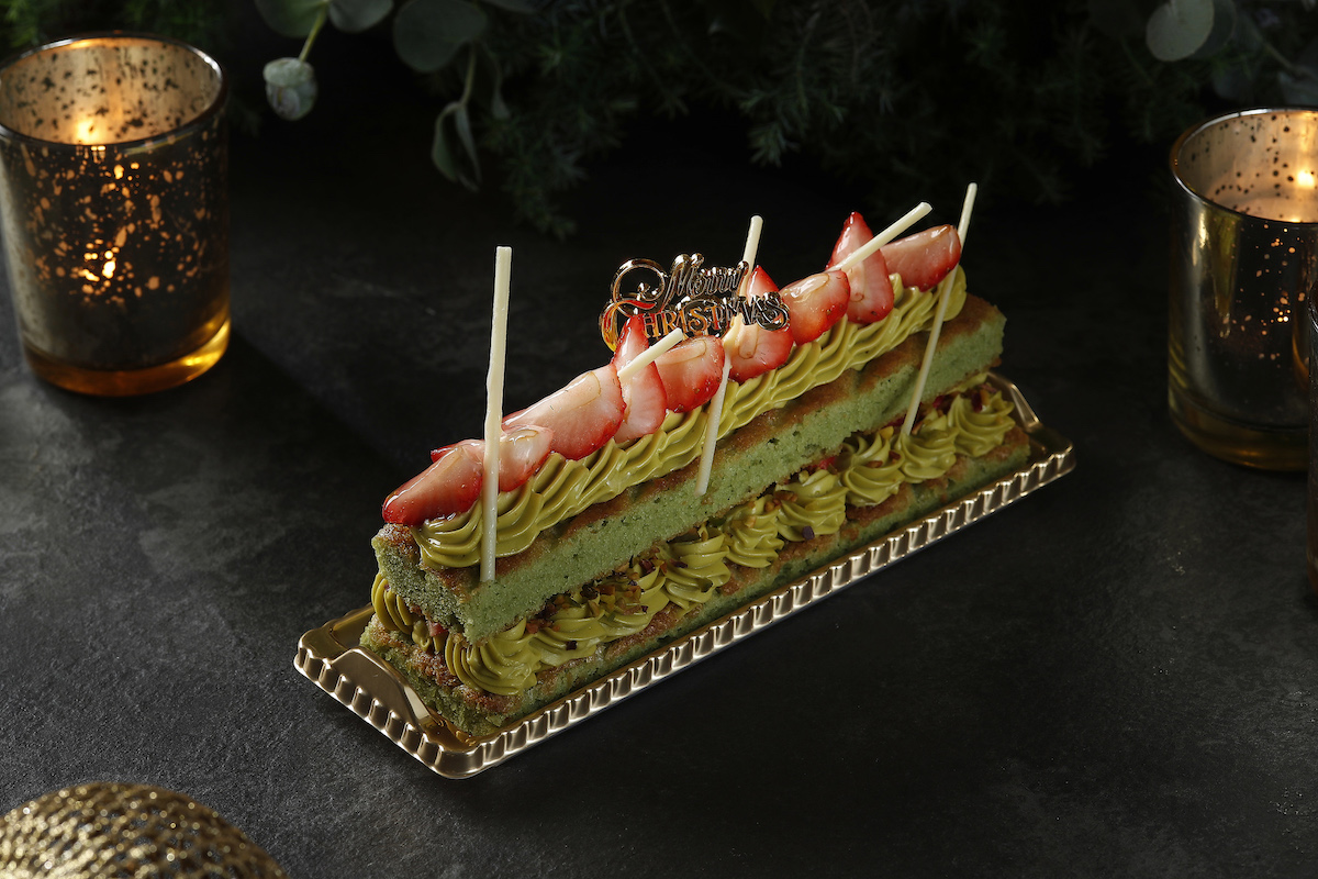 プティノエルコレクションの「ピスタチオと苺のダックワーズ」3200円