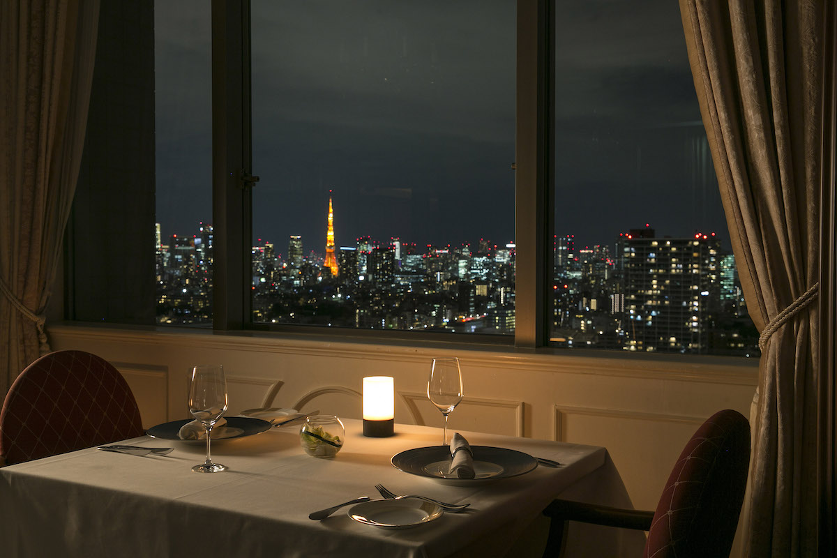 フレンチレストラン「ビクターズ」からの夜景