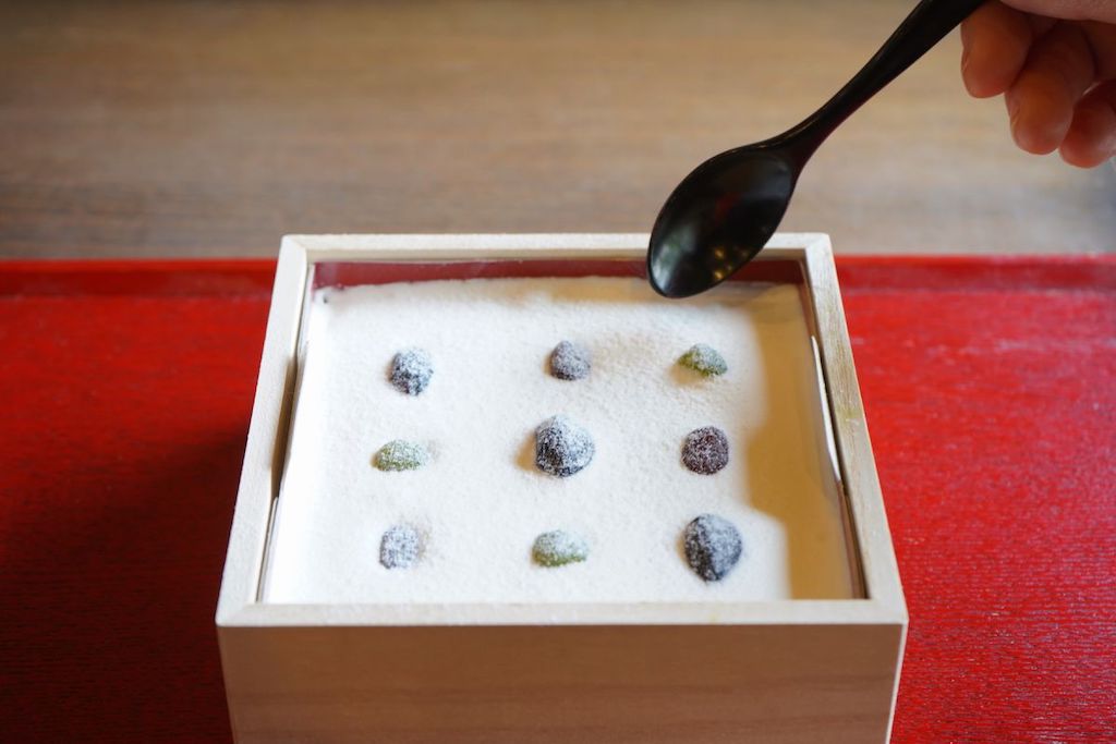 お取り寄せ商品　絹ごし緑茶てぃらみす1780円 冷凍で賞味期限約1カ月、解凍後当日限り