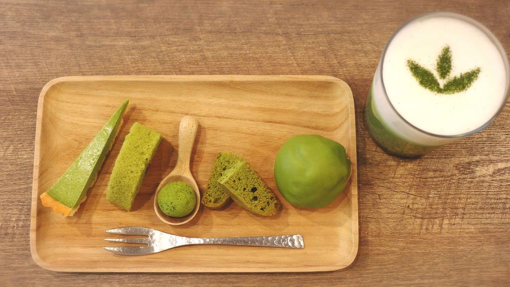 「抹茶スイーツプレート」700円（税別）、「抹茶スペシャルスイーツセット」（ドリンク付き）1100円（税別）