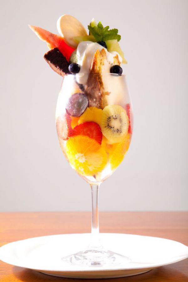 「フルーツパフェ」900円（税別）