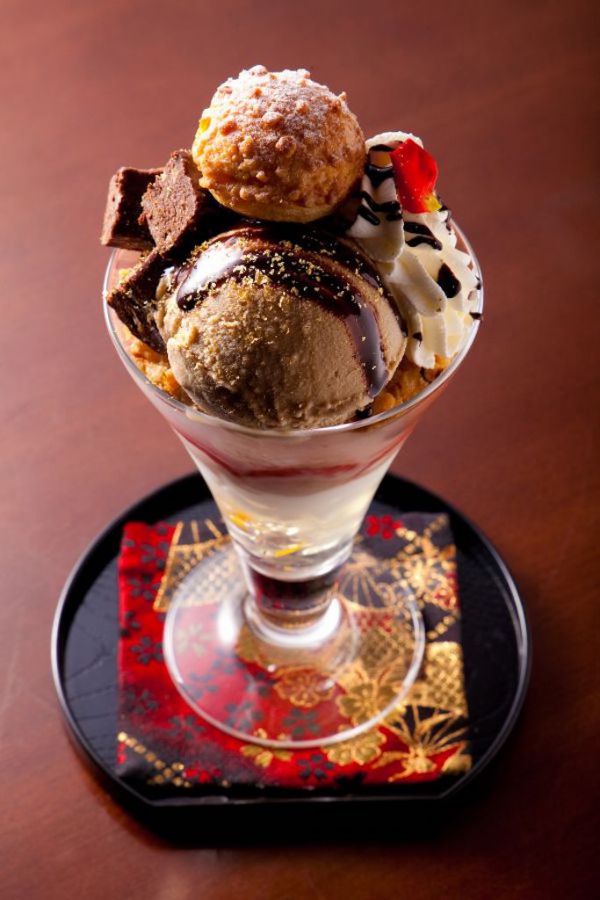 「チョコレートパフェwithほうじ茶アイス」1000円