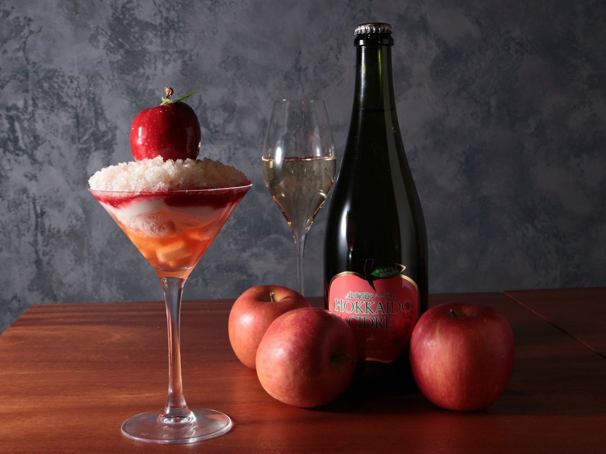 「白雪姫のりんごパフェ」1480円 ※1ドリンクオーダーが必要です